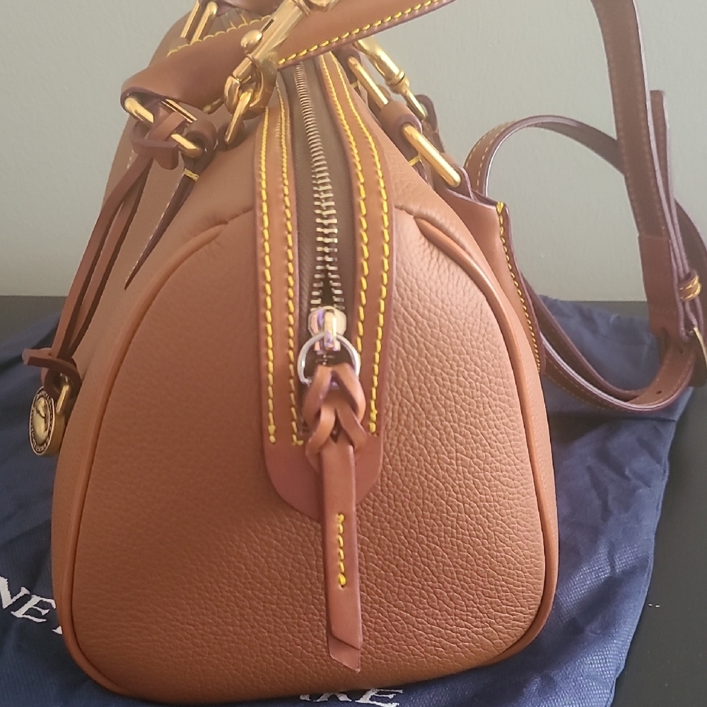 Dooney & Bourke Leather Barrel Satchel Handbag in Brown 10Wx7H With Dust Cover - Picture 7 of 9